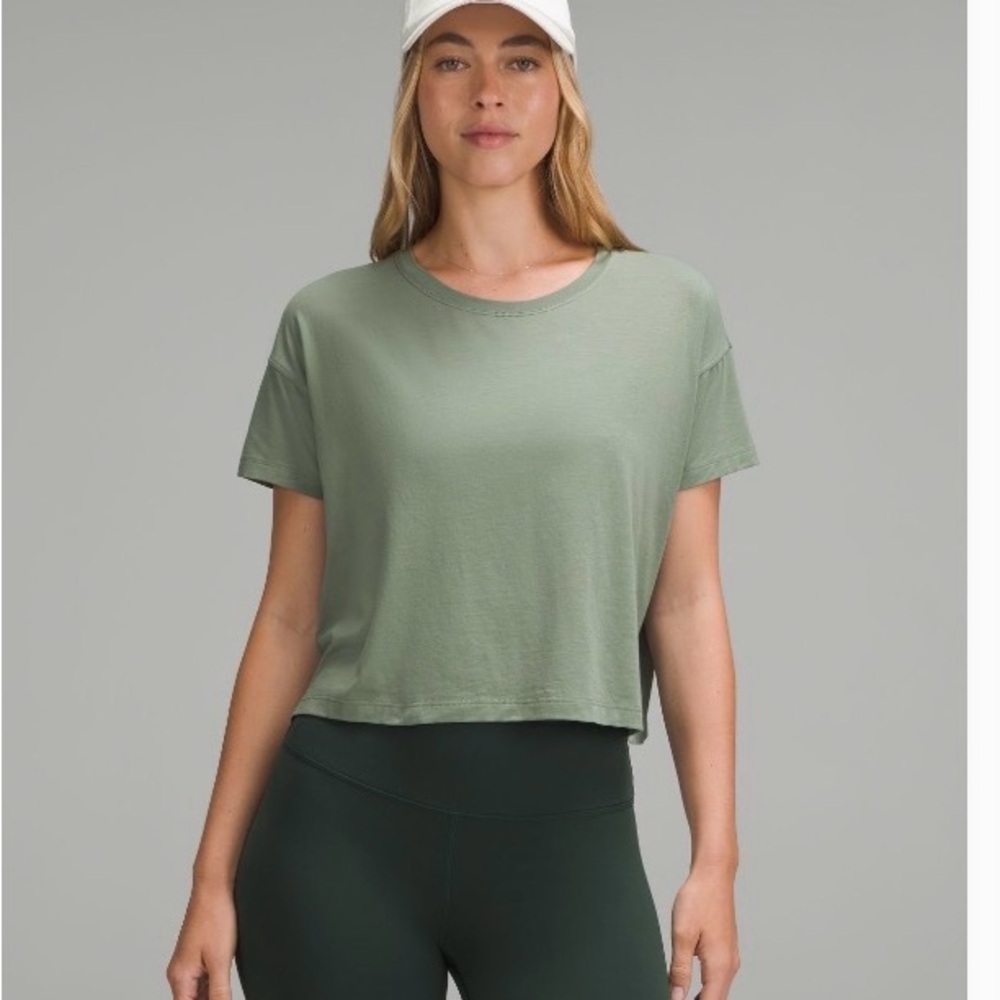 lululemon athletica Cates T-shirt size 6 in Grey Eucalyptus